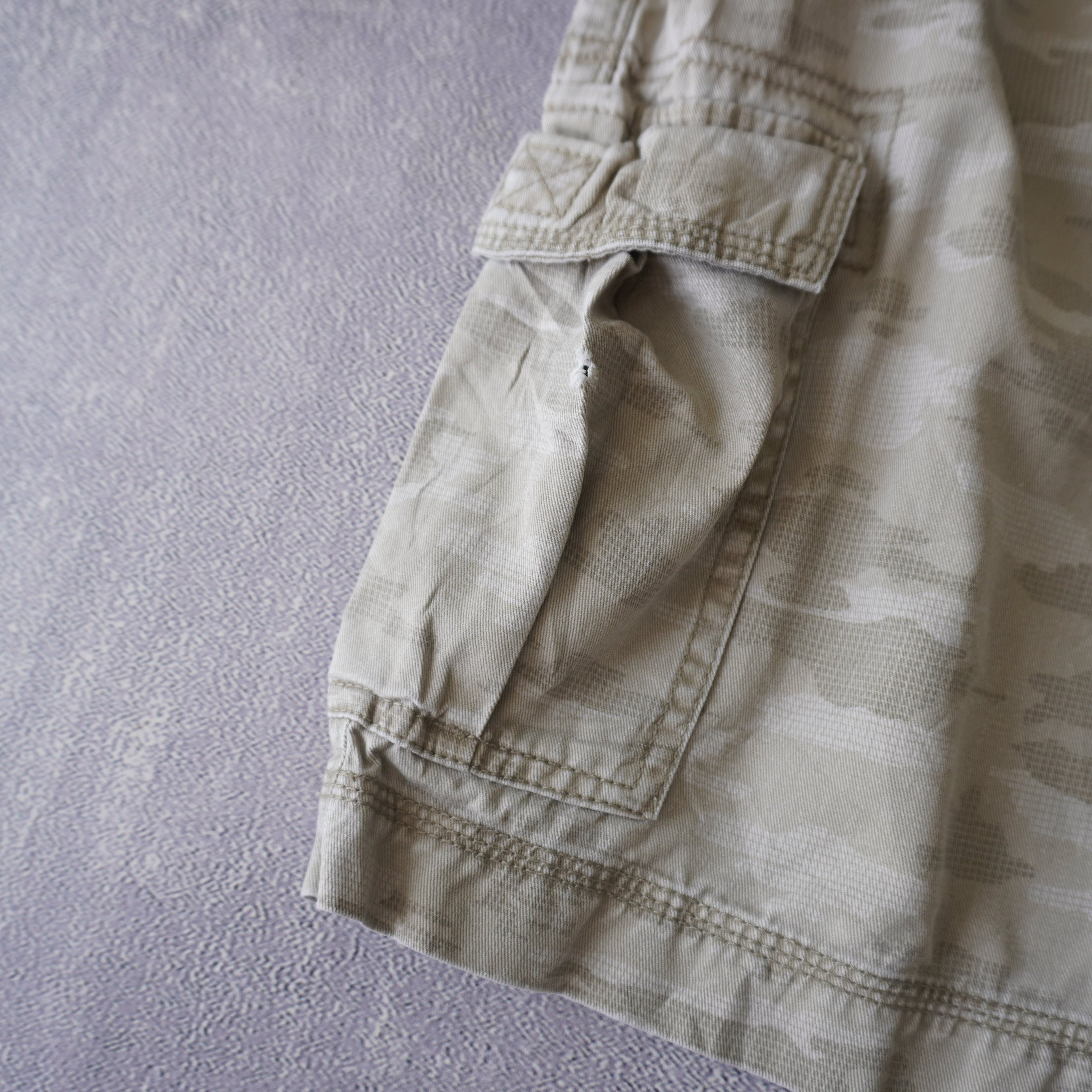 Short cargo camo izod