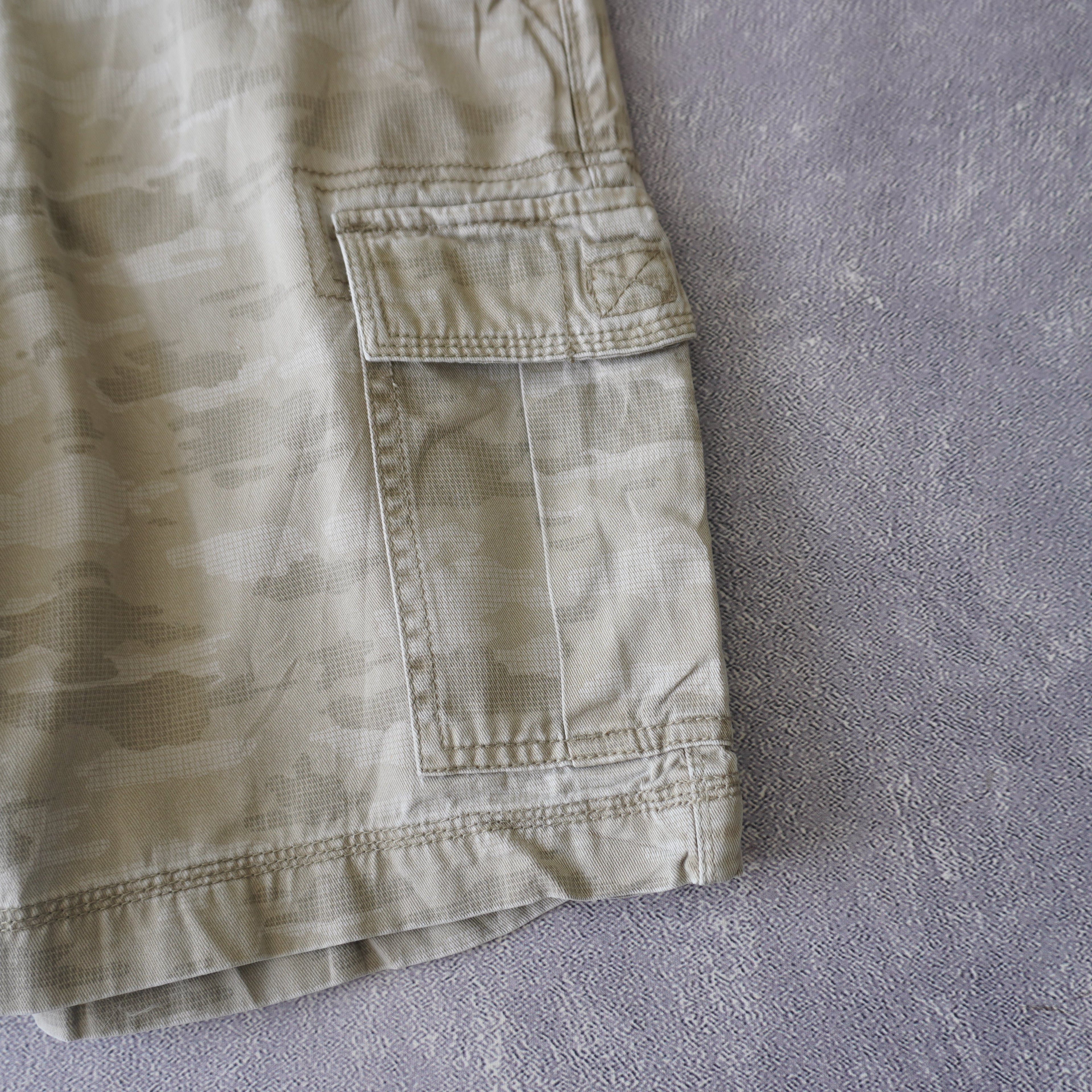 Short cargo camo izod