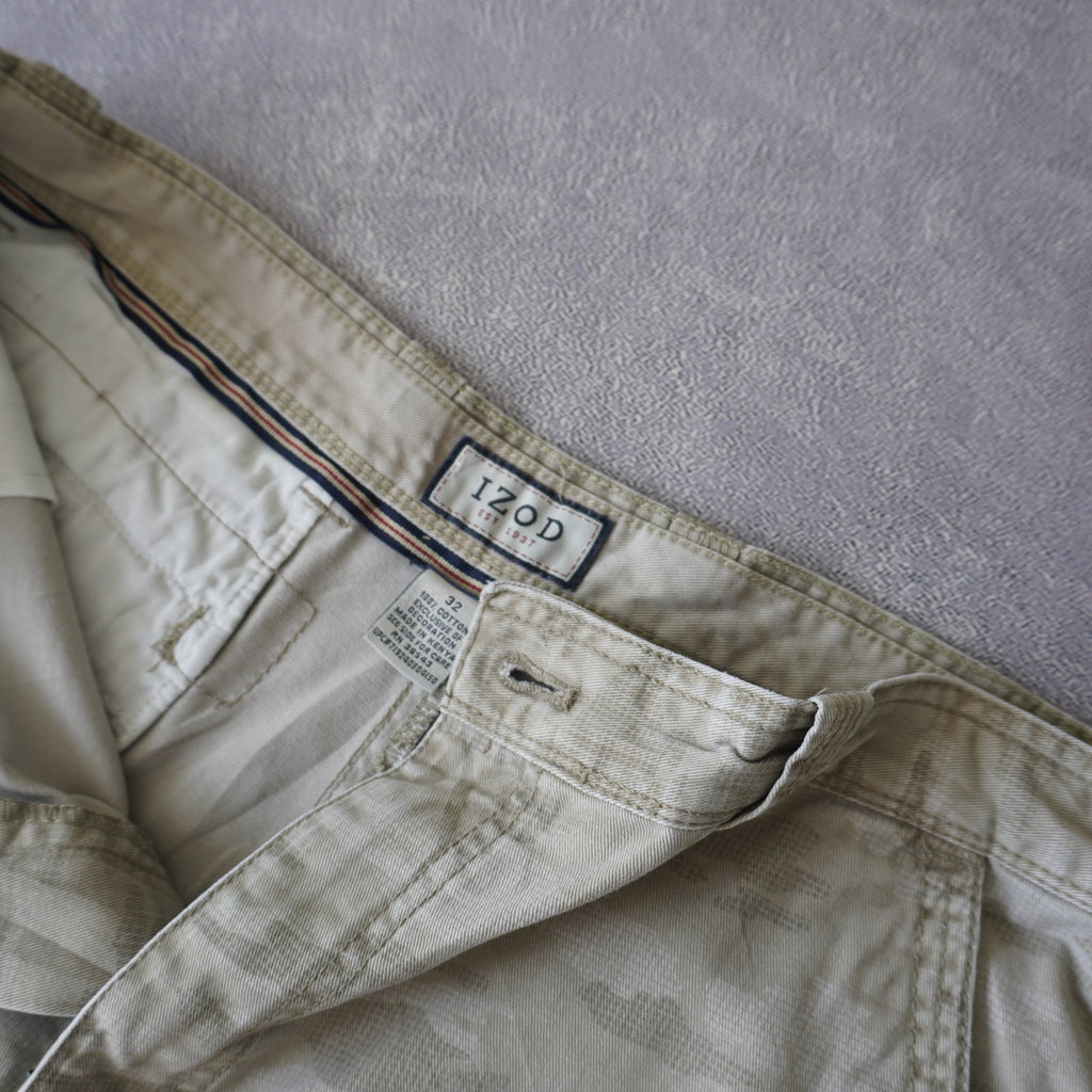 Short cargo camo izod